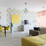 Parizs Garden 호텔 4*