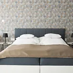 Parizs Garden 4*
