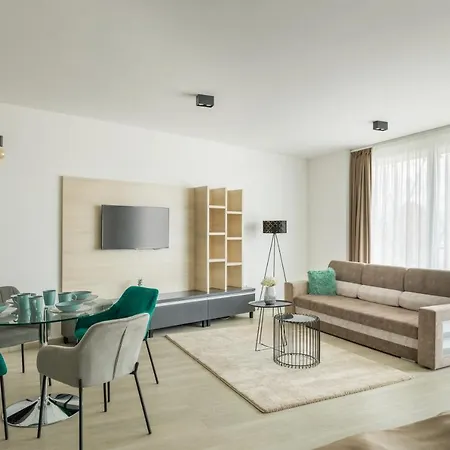 Hotel Parizs Garden 4*
