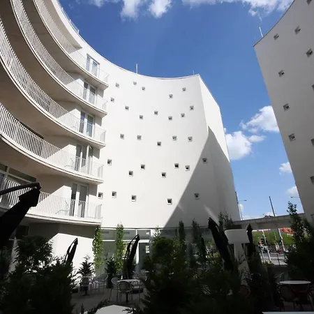 호텔 Parizs Garden 4*