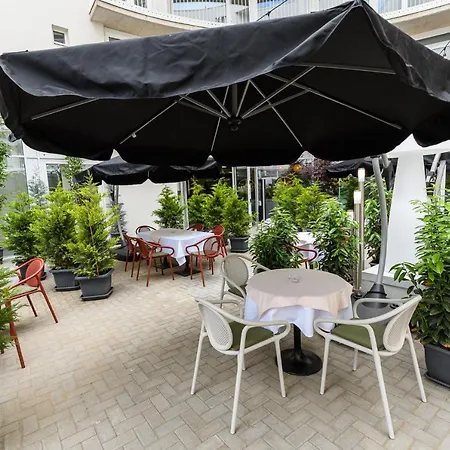 Parizs Garden Hotel Debrecen