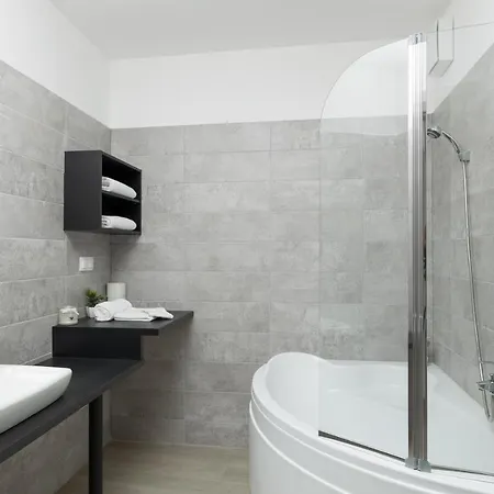 Parizs Garden 4*