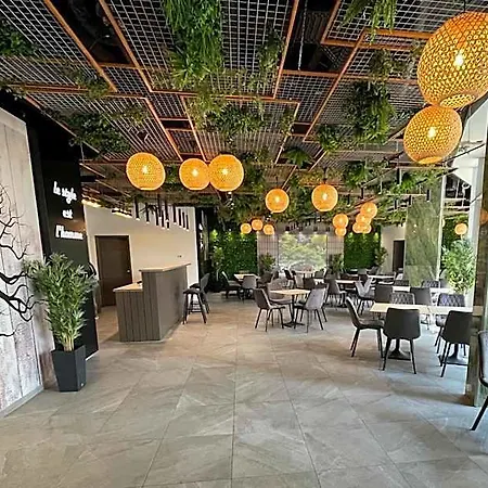 Ξενοδοχείο Parizs Garden