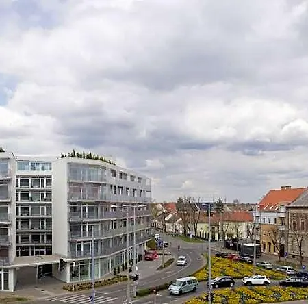 Parizs Garden Hotel
