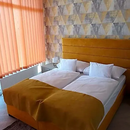 Parizs Garden Ξενοδοχείο 4*