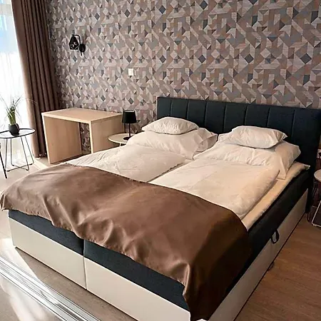 Hotel Parizs Garden 4*