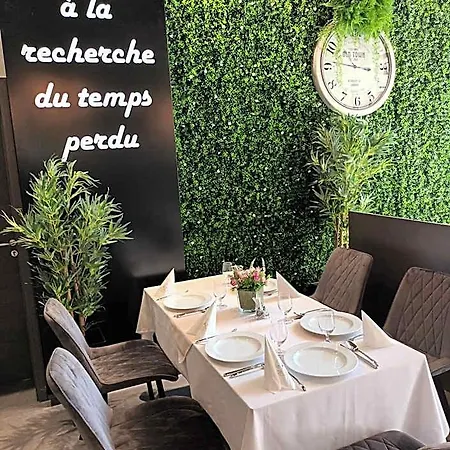 Parizs Garden מלון 4*