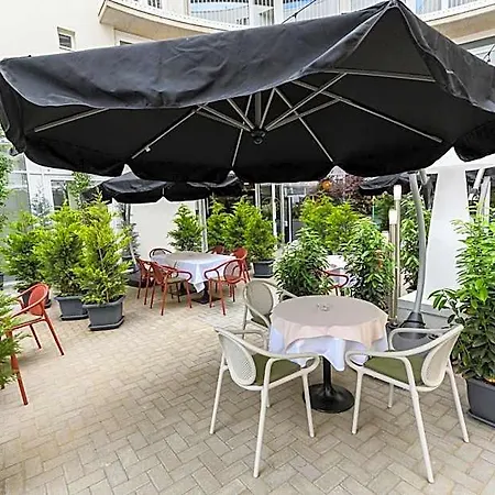 Parizs Garden Debrecen