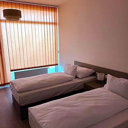Parizs Garden מלון