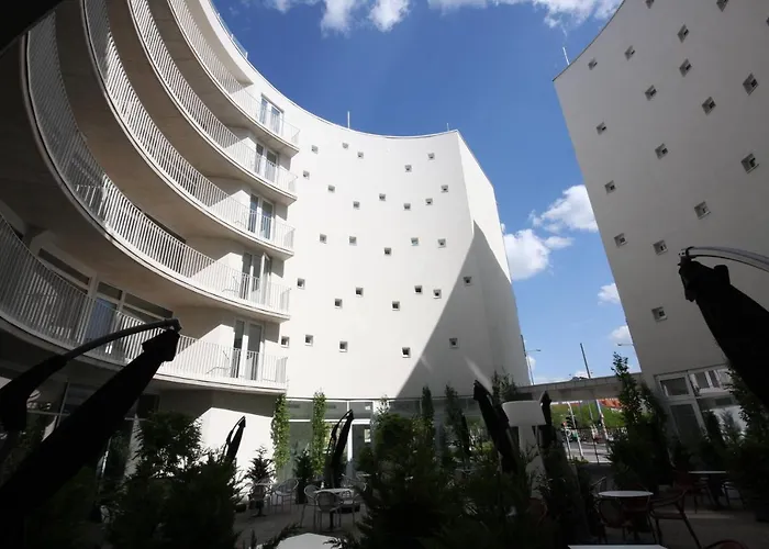 호텔 Parizs Garden 4*